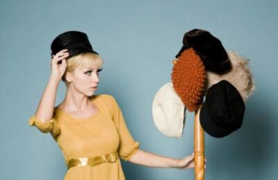 如何凭证肤色选择帽子